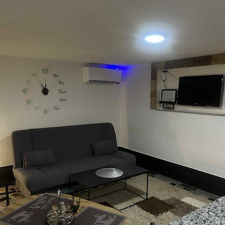 Studio Apartman Azra Kulen Vakuf Buitenkant foto