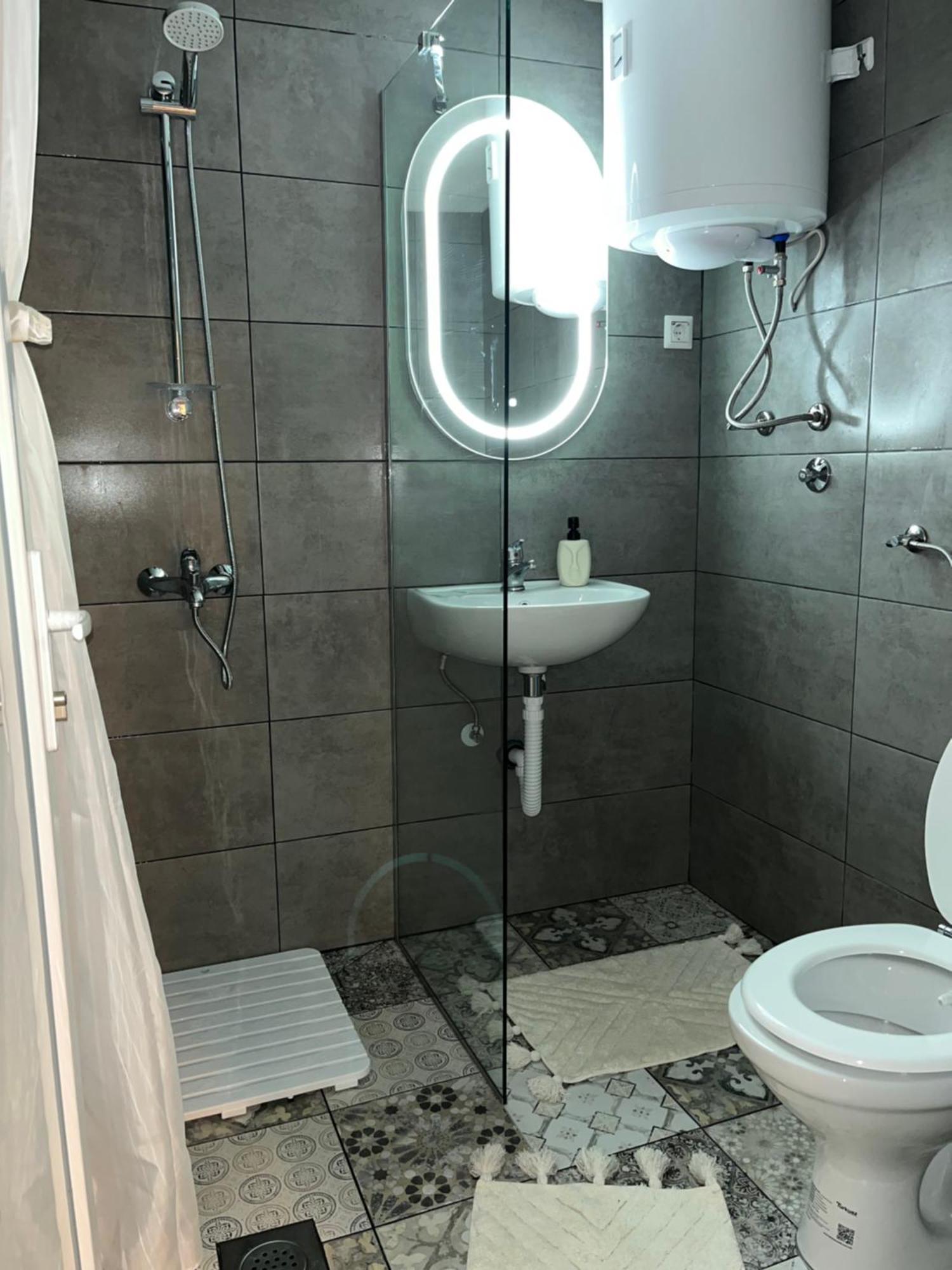 Studio Apartman Azra Kulen Vakuf Buitenkant foto