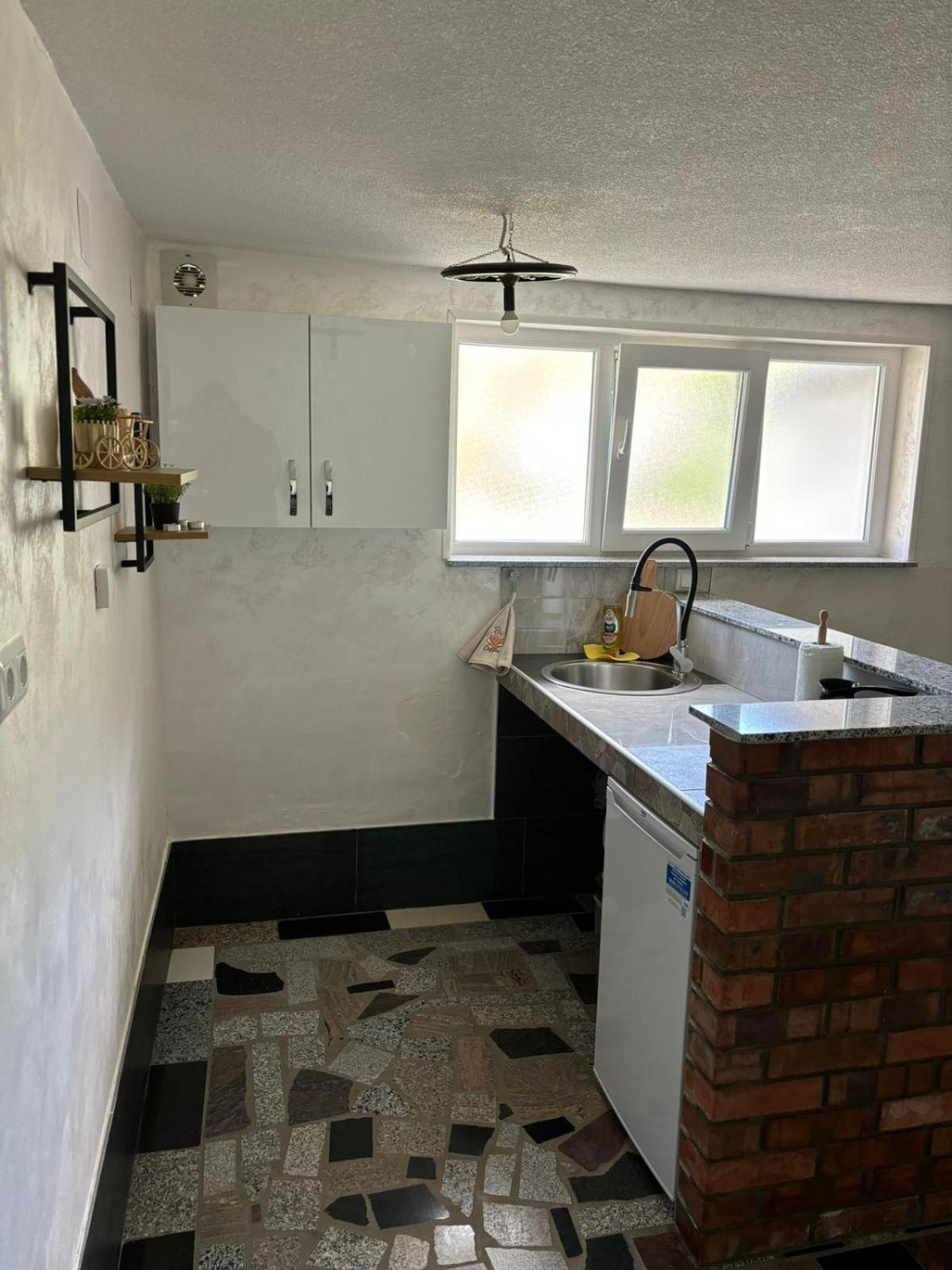 Studio Apartman Azra Kulen Vakuf Buitenkant foto