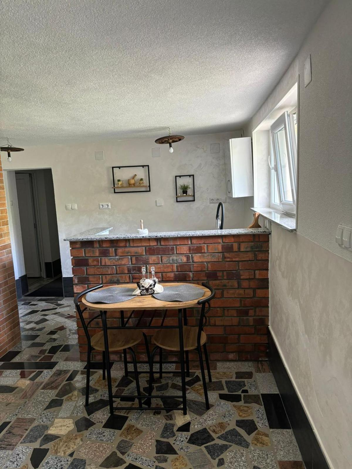 Studio Apartman Azra Kulen Vakuf Buitenkant foto