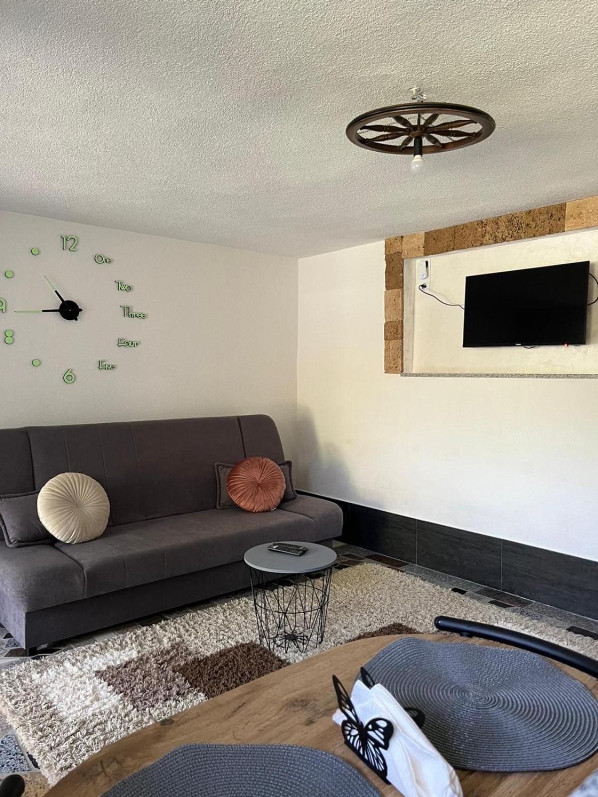 Studio Apartman Azra Kulen Vakuf Buitenkant foto
