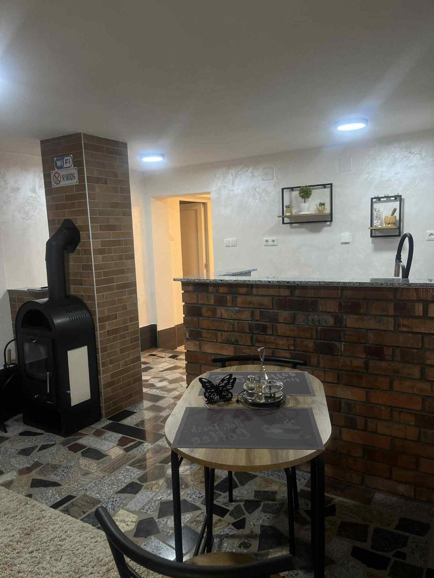 Studio Apartman Azra Kulen Vakuf Buitenkant foto