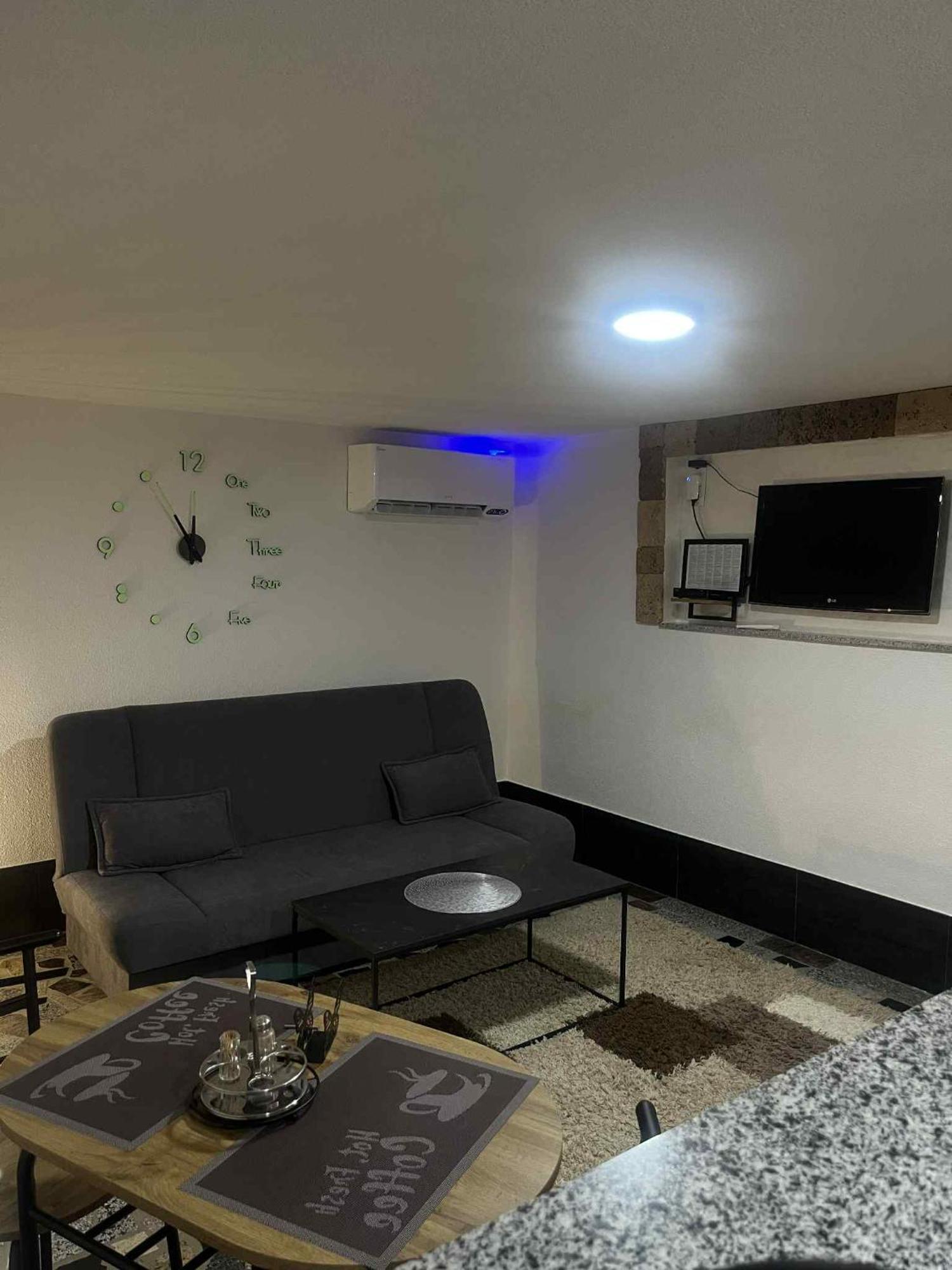 Studio Apartman Azra Kulen Vakuf Buitenkant foto
