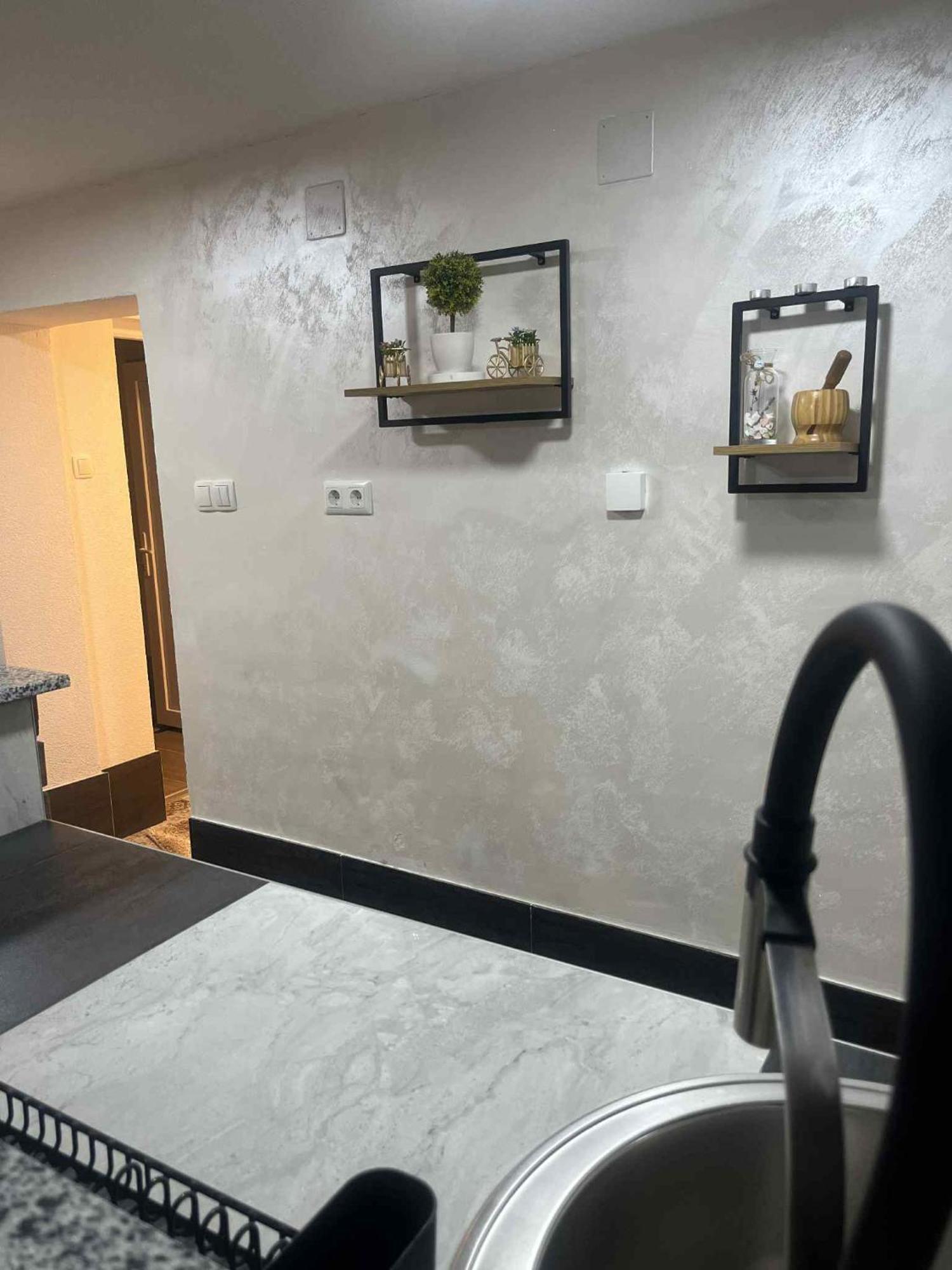 Studio Apartman Azra Kulen Vakuf Buitenkant foto